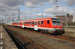 RE6 (RE11023) von Westerland(Sylt) erreicht am 25.3.2017, geschoben von 245 213-4 den Bahnhof Hamburg-Altona.
