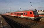 RE6 (RE11026) nach Westerland(Sylt) wird am Nachmittag des 25.3.2017 von 245 202-7 in Hamburg-Altona bereitgestellt.