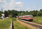 RE 22304 (Neustadt(Schwarzw)-Rottweil) mit Schblok 218 487-7 in Döggingen 8.7.17