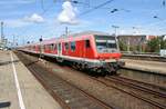 RE6 (RE11021) von Westerland(Sylt) erreicht am 2.9.2017, geschoben von 245 212-6 den Bahnhof Hamburg-Altona.
