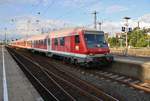 RE6 (RE11029) von Westerland(Sylt) fährt am 2.9.2017 in den Bahnhof Hamburg-Altona ein.