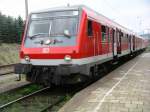 Es fhrt ein Zug nach nirgendwo..
Nein, am 30.04.05 konnte man noch mit regulren Zgen auf der Rbelandbahn reisen. 
Auch wenn hier nichts angeschrieben stand: In Elbingerode fhrt hier zuerst der Steuerwagen der Regionalbahn nach Halberstadt.
Ansonsten hatte man hier trotz der attraktiven Strecke schon jahrelang nichts getan, um die Verbindung halbwegs attraktiv zu machen. Zum folgenden Fahrplanwechsel war dann Schluss mit den Reisezgen.

