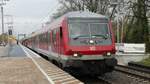 Eine RB68 nach Heidelberg steht im Jahr 2017 im teilmodernisierten Bahnhof Darmstadt Eberstadt.