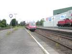 Regionalexpress nach Halle(Saale) fhrt aus dem Bad Harzburger Bahnhof. Rechts 295 067  und im Hintergrund die Signalbrcke (7.7.2007)
