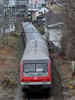 Der zusätzliche RB48-Ersatzzug schlängelt sich hier durch Wuppertal-Unterbarmen.