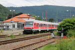 HSL 185 601-2  Nightrider  steht mit dem WFL-Ersatzzug der Linie RE10b von Heilbronn nach Mannheim in Neckargemünd.