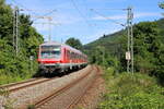 HSL 185 601-2  Nightrider  schiebt für WFL den RE10a-Ersatzzug von Heilbronn nach Heidelberg hier bei der Durchfahrt in Lindach.