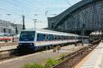 TRI Wittenberger Steuerwagen als Fußballsonderzug in Köln Hbf, April 2026.