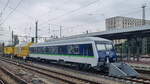 Eine illustre Wagenreihung: D-Press 50 80 80-35 182-0 BnrDzf (Wittenberger Kopf) vor einem Wagen zur Fahrwegmessung und einem Tieflader; Dresden Hbf.