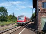 RB 81 von Koblenz nach Trier hlt am 06.08.2009 im Bengler Bahnhof.
Als Zuglok dient hier 143 822-5.
