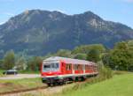 Zurck am  Oberstdorfer Bhnle  (V): RE 57396 (Immenstadt - Sonthofen) sollte eigentlich mit Lok Richtung Immenstadt verkehren, doch leider war die Garnitur gedreht, weswegen es anstatt einem Nachschuss auf die 218 nun einen solchen auf den Wittenberger Steuerwagen des Zuges zu sehen gibt. Der Aufnahmeort befindet sich zwischen Immenstadt und Blaichach und die Aufnahme entstammt dem 13.8.2011.