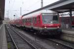 Ein RE nach Regensburg Hbf steht am 11. April 2012 mit fhrendem y-Steuerwagen im Nrnberger Hbf.