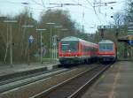 Die RB 39212 von Frankfurt (M) Hbf nach Koblenz und der Gegenzug die RB 39223, am 02.04.2008 in Wiesbaden Biebrich.