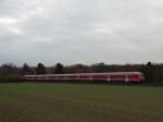 DB Regio N-Wagen Zug mit Steuerwagen Bauart Wittenberge als RB 55 bei Frankfurt Mainkur am 06.11.15 