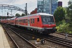 RE70 (RE21027) von Kiel Hauptbahnhof nach Hamburg Hauptbahnhof mit 112 173-0 verlässt die Schleswig-holsteinische Landeshauptstadt.