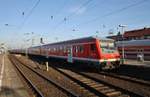 RE6 (RE11014) nach Westerland(Sylt) macht sich am 28.1.2017 in Hamburg-Altona auf den Weg. Zuglok war 245 210-0.