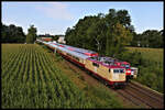 Am 25.8.2021 war endlich wieder mal ein AKE Rheingold Zug nach Rügen unterwegs. Geführt wurde der Zug von der SR 111057. Am Ortsrand von Osnabrück Hellern begegnete dem Zug um 9.58 Uhr dem RE 2 von Osnabrück nach Düsseldorf.