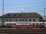 E40 128 brachte am 24.04.13 einen Zug mit alten Reisezugwagen nach Lichtenfels. Auch ein Panoramawagen kam mit.