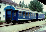 Personenwagen der Tegernseebahn in Schaftlach (Umbauwagen, zuvor Personenwagen der DB), Sommer 1984