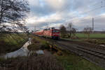 Lok 112 112-8 mit 3121 am 10.12.2022, dem letzten Betriebstag von DB Regio auf der Regionalexpresslinie 1 Magdeburg-Frankfurt(Oder), hier bei Genthin.