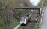 Die Stuttgarter Schusterbahn - 

... gehört zu den schönsten Strecken in Stuttgart, neben der Gäubahn. Von 15.03. bis 05.04.2014 wurden wegen Bauarbeiten einige Fern- und Regionalzüge über die Schusterbahn umgeleitet, so auch der MEX 18, hier beim Augsburger Platz in Bad Cannstatt.

22.03.2024 (M)