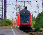 Hier der RE2 (10217) aus M�nchengladbach kommend mit einem 766.2 Steuerwagen an der Spitze, bei der Einfahrt von Essen Hbf im Sommer 2008.
