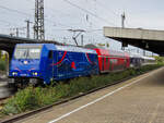 Die SRI 146 520 ist am RE3 Ersatzzug von TRI mit Doppelstockwagen und einstöckigen Wagen im Einsatz.