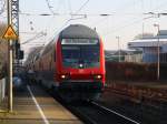 Ein RE4 von Dortmund-Hbf nach Aachen-Hbf kommt die Kohlscheider-Rampe hoch aus Richtung Neuss,Herzogenrath und hält in Kohlscheid und fährt dann weiter in Richtung Richterich,Laurensberg,Aachen-West,Aachen-Schanz,Aachen-Hbf. 
Aufgenommen vom Bahnsteig 2 in Kohlscheid. 
Bei schönem Sonnenschein am Kalten Morgen vom 17.3.2016.