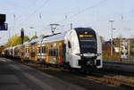 462 034 und 037 durchfahren die S-Bahn-Station Neuss-Norf am 8.11.19.