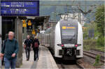 Rhein-Ruhr-Express (RRX) in Bielefeld -     Abfahrt des 462 008 als RE 6 zum Flughafen K�ln/Bonn.