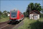 RE7 (RE 29726)  Rhein-M�NSTERLAND-Express , von Krefeld Hbf nach Rheine, durchf�hrt den ehemaligen Bahnhof Westhofen.