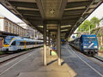Die TCS 101 wendet mit dem RE13 Ersatzzug in Wuppertal Hbf auf Gleis 3 während auf Gleis 1 ein planmäßiger RE13 der Eurobahn unterwegs ist.