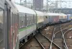 Die 185-CL 008 zieht die RE13 Abschlussfahrt in D�sseldorf HBF ein am 14.03.2010