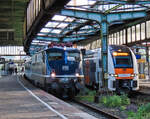110 350-6 zieht den RE19 Ersatzzug von Emmerich nach Düsseldorf und erreicht gerade den Duisburger Hbf.