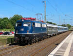 110 350-6 fährt mt dem RE19 Ersatzzug von Düsseldorf nach Emmerich in Oberhausen Holten ab.