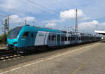 Ein neuer 5-teiliger Flirt von Keolis / eurobahn steht im Bahnhof Hamm.