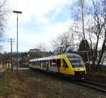 LINT-TRIEBWAGEN RB 90 DER HLB IN HACHENBURG/WW.
Am 21.1.2018 erreicht der Triebwagen RB 90 von ALTENKIRCHEN kommend auf der Fahrt nach WESTERBURG den Bahnhof HACHENBURG mit dem Schloss im Hintergrund....
Fotografiert vom Vorplatz des Hachenburger CADILLAC-MUSEUMS,für Auto-Freaks
ein MUSS im Besuchsprogramm der Westerwaldstadt.....