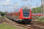 Einfahrt eines RE1 nach Aachen Hbf, am 08.06.19 im Duisburger Hauptbahnhof, geschoben von 146 279-5.