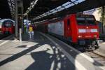 146 023 DB steht mit dem RE1 im Bahnhof Aachen bereit zur Abfahrt nach Hamm-Westfalen am Morgen vom 11.8.2014.