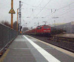 Ein Nachschuss von der 111 143-4  DB schiebt den RE4 aus Aachen-Hbf nach Dortmund-Hbf und kommt aus Richtung Aachen-West,Laurensberg,Richterich, und fährt durch Kohlscheid in Richtung