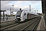 RRX Triebwagen 462042 hält hier am 9.11.2022 um 15.31 Uhr auf der Fahrt nach Aachen in Herzogenrath.