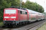 Die 111 122-8 zieht einen RE4 von Dortmund nach Aachen nach Geilenkirchen am 25.08.2010