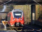 442 254 DB fährt als RE4 Verstärkerzug von Düsseldorf-Hbf nach Aachen-Hbf und hält  in Übach-Palenbeg     in Richtung