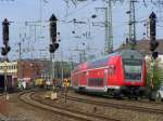 Der  www.bahn.de  auf seiner Fahrt ins Internet...
Nein, nein... das war ein Scherz. Hier handelt es sich um den RE5 in Richtung Emmerich mit einem 765.5 am Zugschluss. 24.04.2010