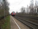 Der Re 7 von Mnster nach Krefeld bei der Durchfahrt von Mersch (Westf.) 27.11.2010