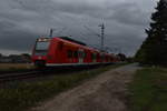 Nicht nur das der Himmel sich verdunkelte an diesem 3.9.2019, hier ist auch der erste Zug( RE8 nach Koblenz) nach der Bombenentschärfung in der Nähe des Rheydter Hbf abgelichtet von mir. Manchmal dauert so eine Entschärfung weil der Zünder schwierig zu entfernen ist. Doch an dem Tag sind doch echt unverschämte Mitmenschen durch die Sicherheitszone gelatscht obwohl sie von der Ordnungsmacht aufgefordert wurden sie zu verlassen. Gubberath Fürther Hecke