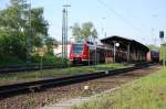 Ein Zug der Linie RB 27 hat soeben den Bahnsteig Richtung Rheydt verlassen und der 425 578-2 verlsst einen Augenblick spter Odenkirchen in Richtung Koblenz. 5.5.2010