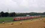 Zwei unbekannte 425er aus Mnchengladbach kommend und nach Koblenz eilende Triebwagen auf der RE8 bei Grevenbroich Noithausen.