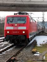 120 207-6 mit RE9  Rhein-Sieg-Express  (Aachen Hbf - Siegen Hbf). Siegen Hbf. 16.03.2013.