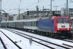 Die 185-CL 003 zog ihren RE13 Ersatz mit DR Halberstdtern und einem privaten Silberling von Mgladbach nach Hamm am 15.02.2010 kurz vor der Dunkelheit in Dsseldorf ein